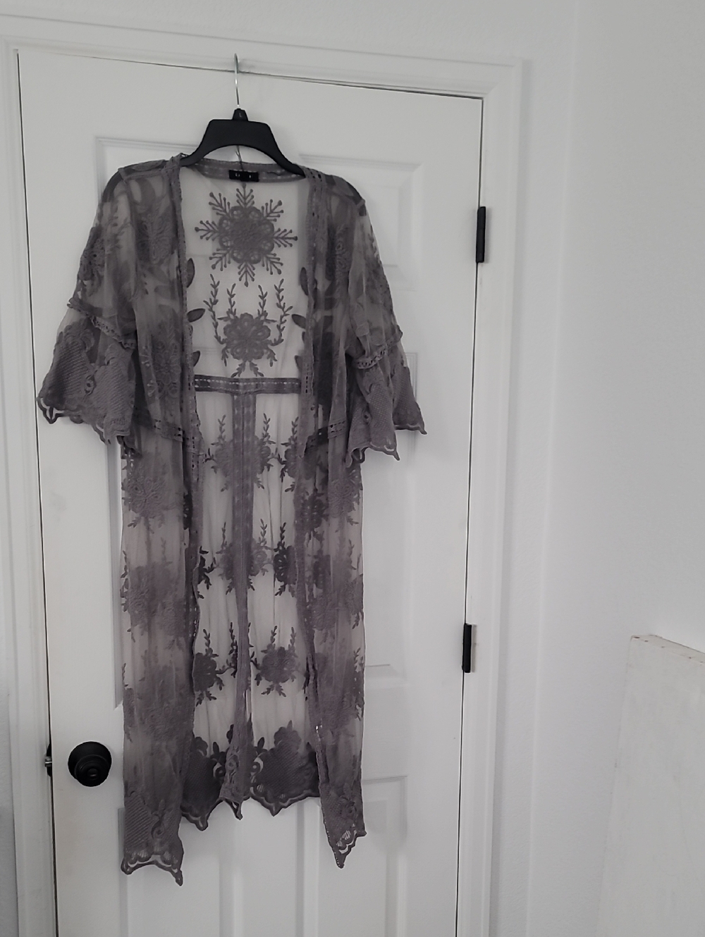 Rachael Ray Sheer Gray Floral Lace Kimono